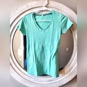 Under Armour Small Fitted V-neck